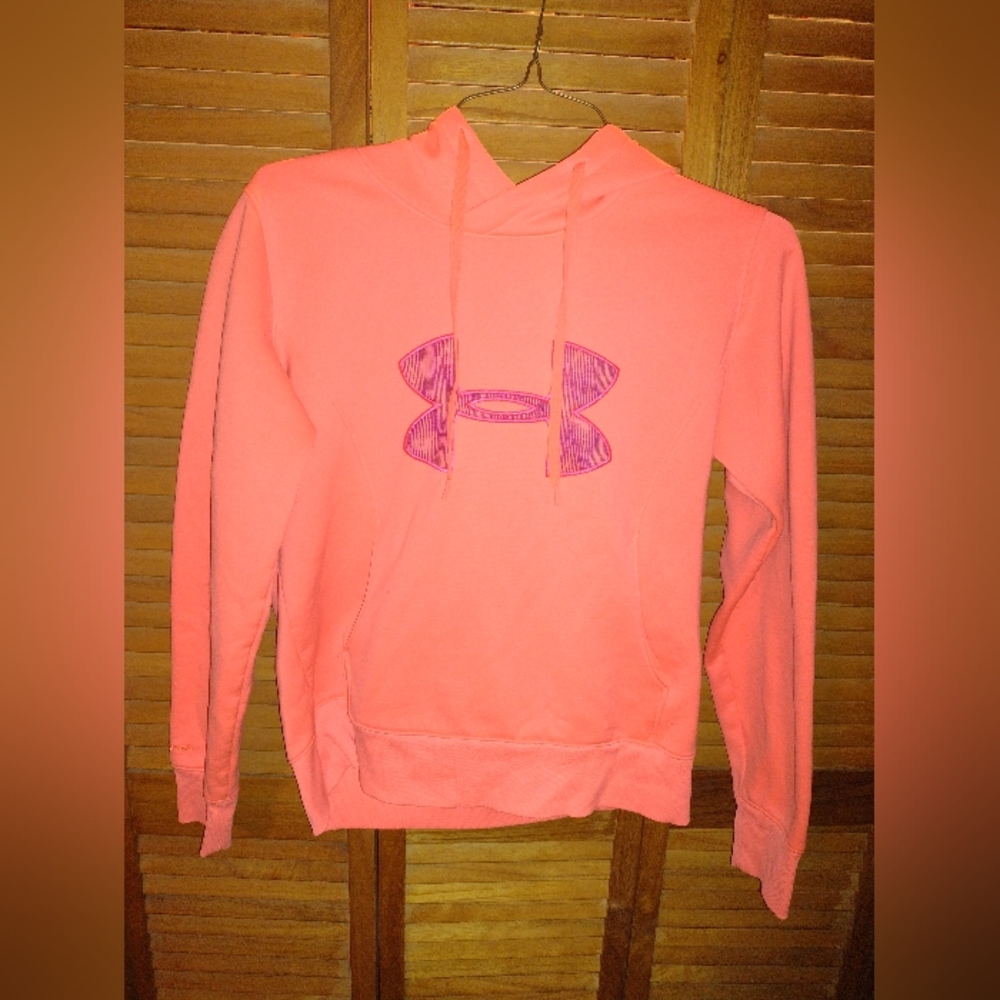 Women's MED Under Armor hoodie